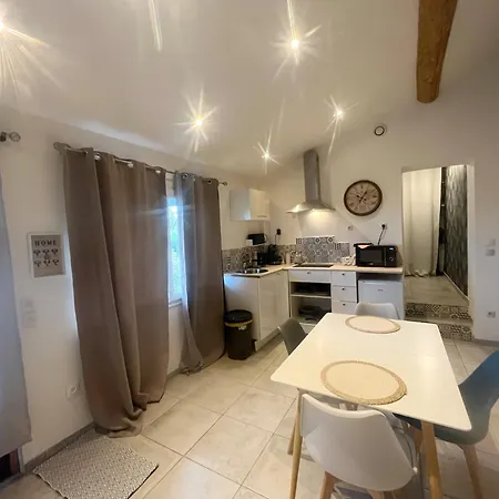 A Deux Pas Des Peniches Apartment Castelsarrasin